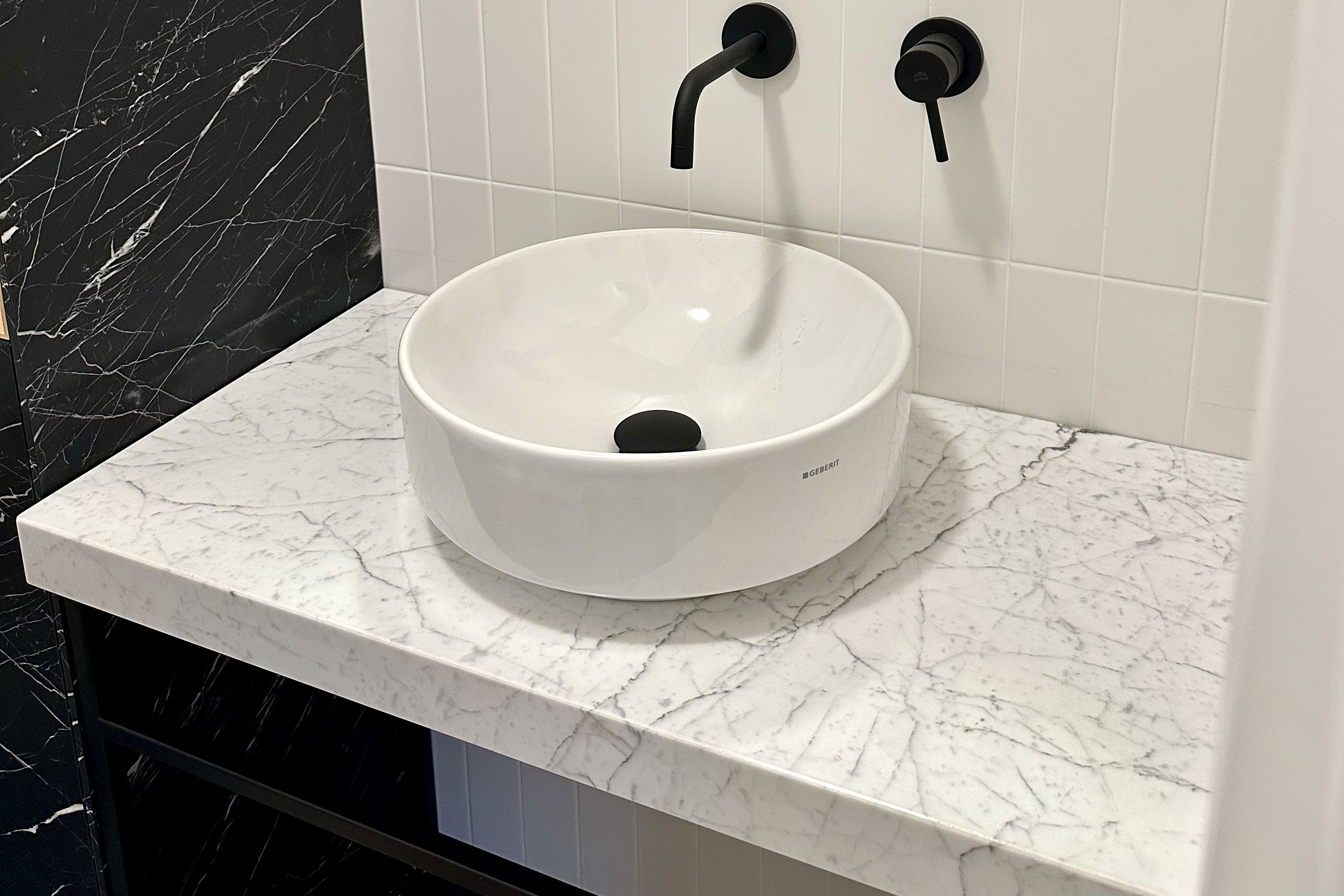Стільниця для ванної Bianco Carrara