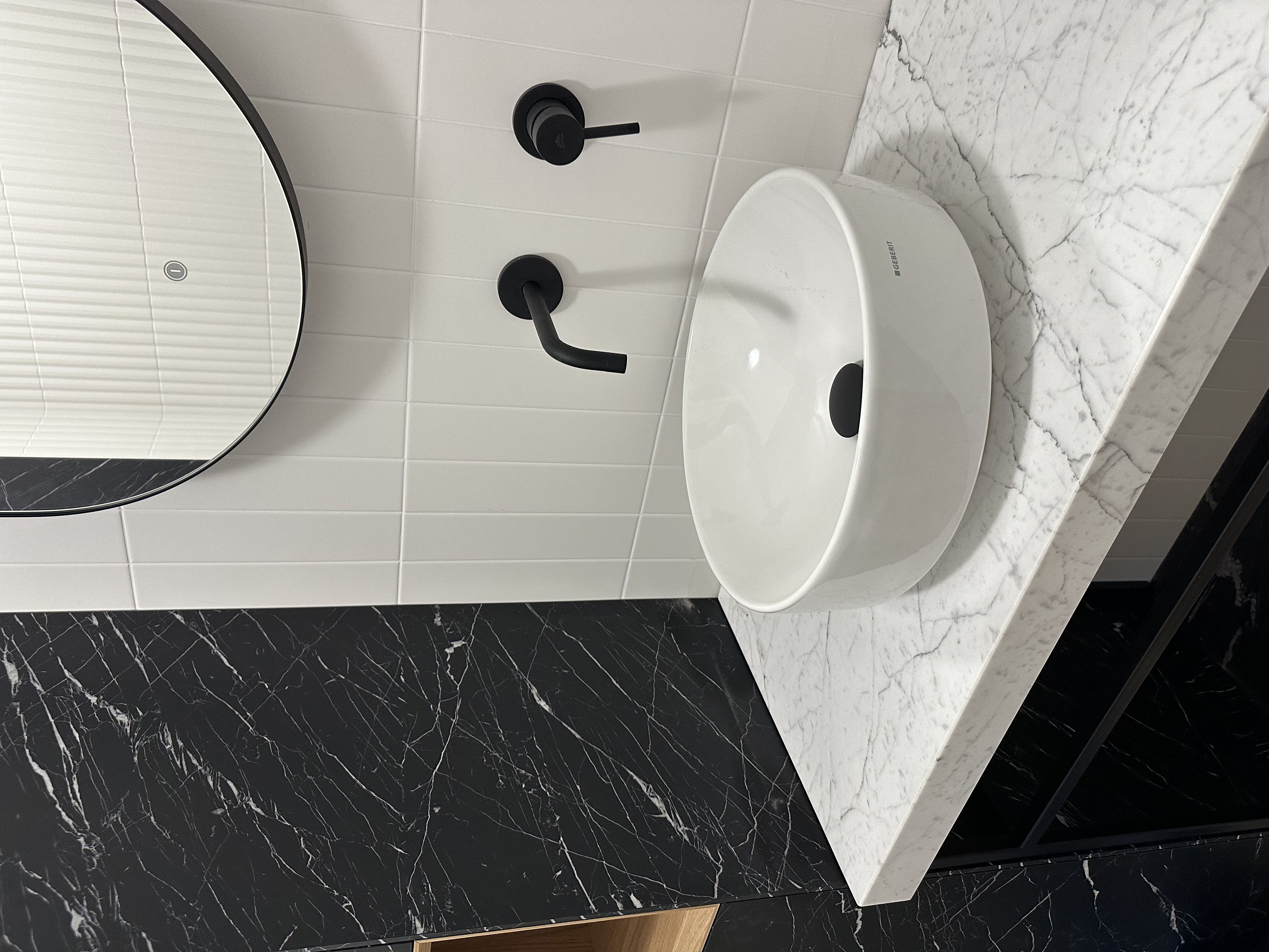 Стільниця для ванної Bianco Carrara
