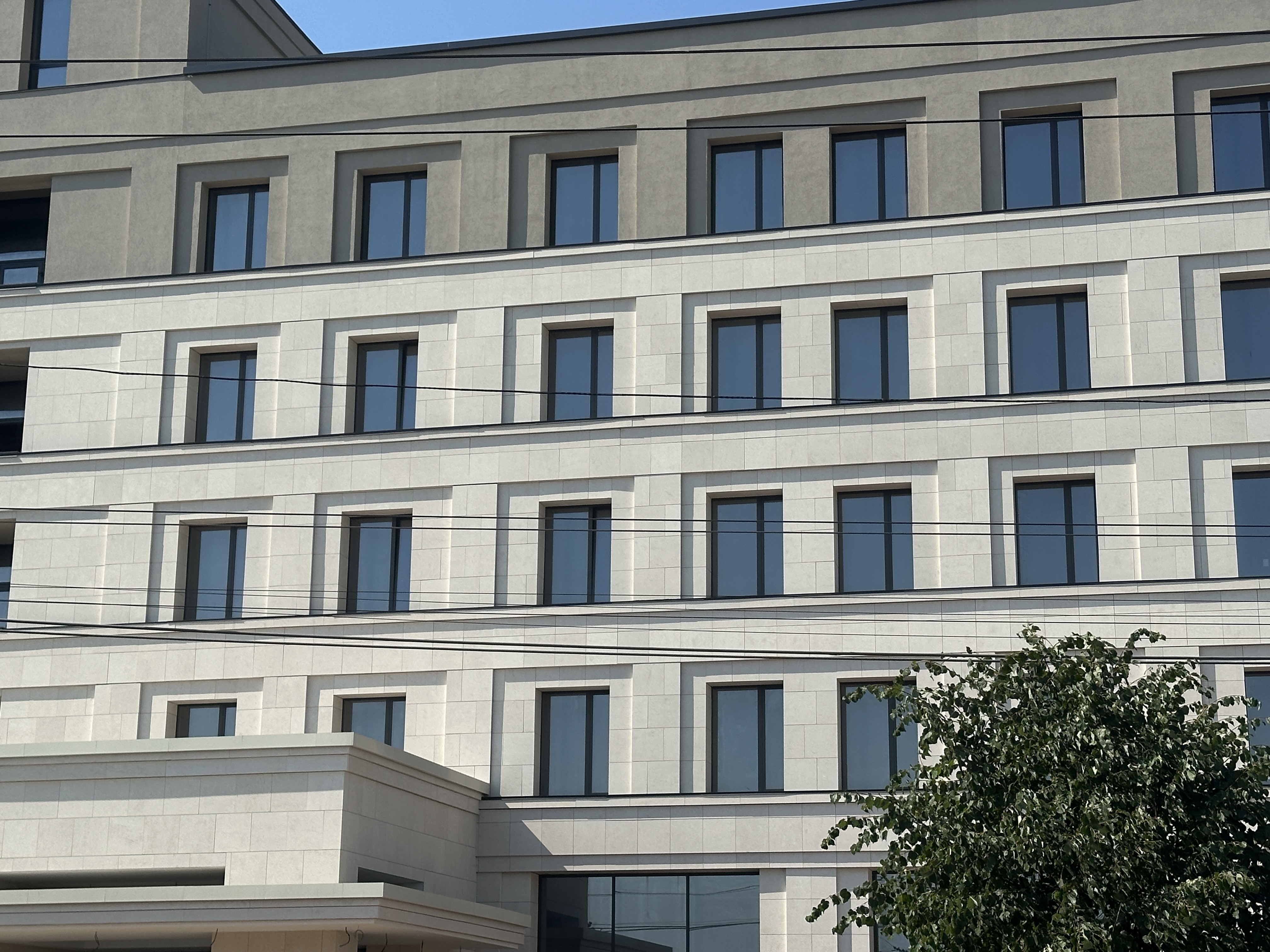 Фасад з натурального вапняку Limestone Vratsa