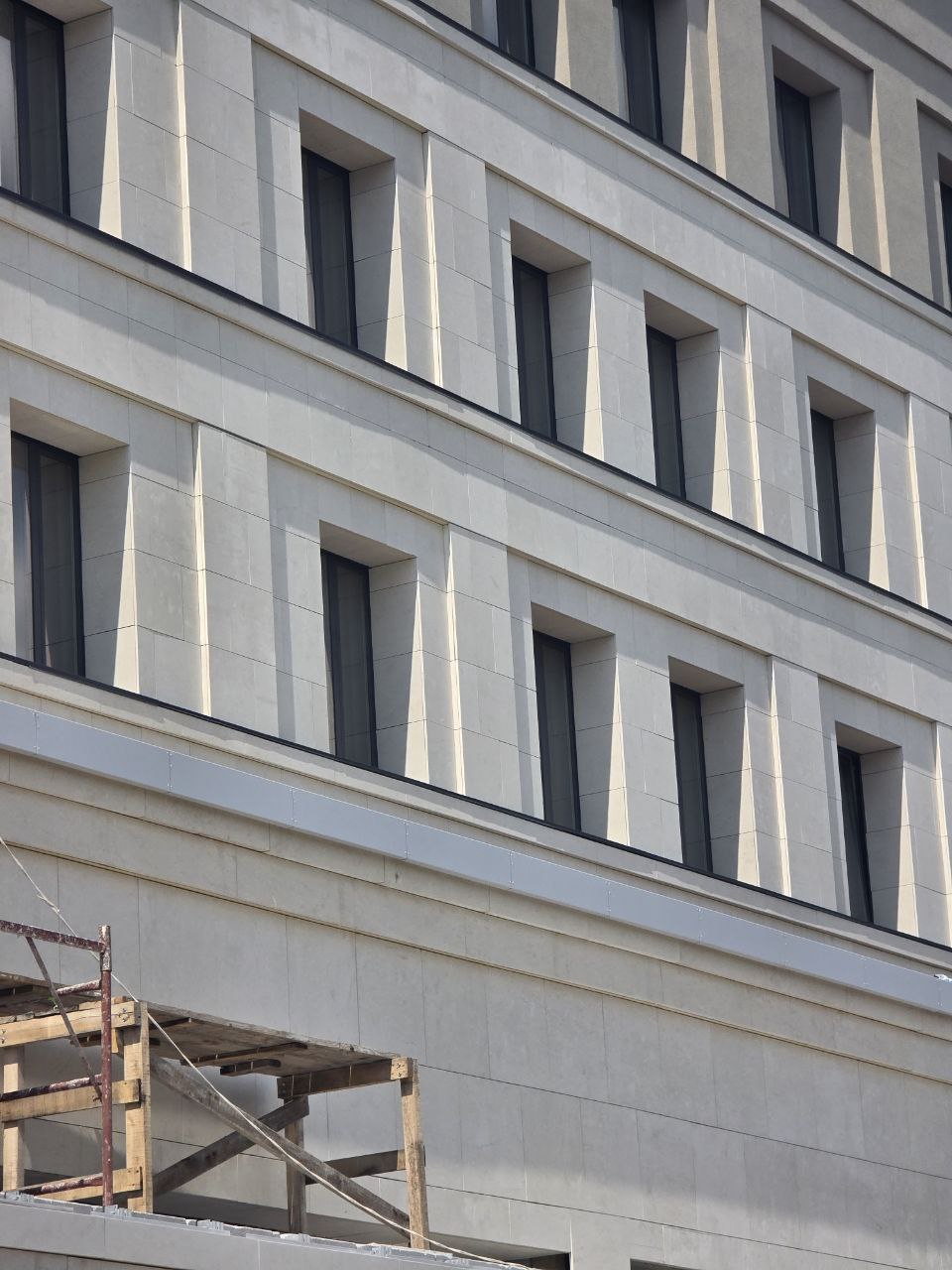 Фасад з натурального вапняку Limestone Vratsa