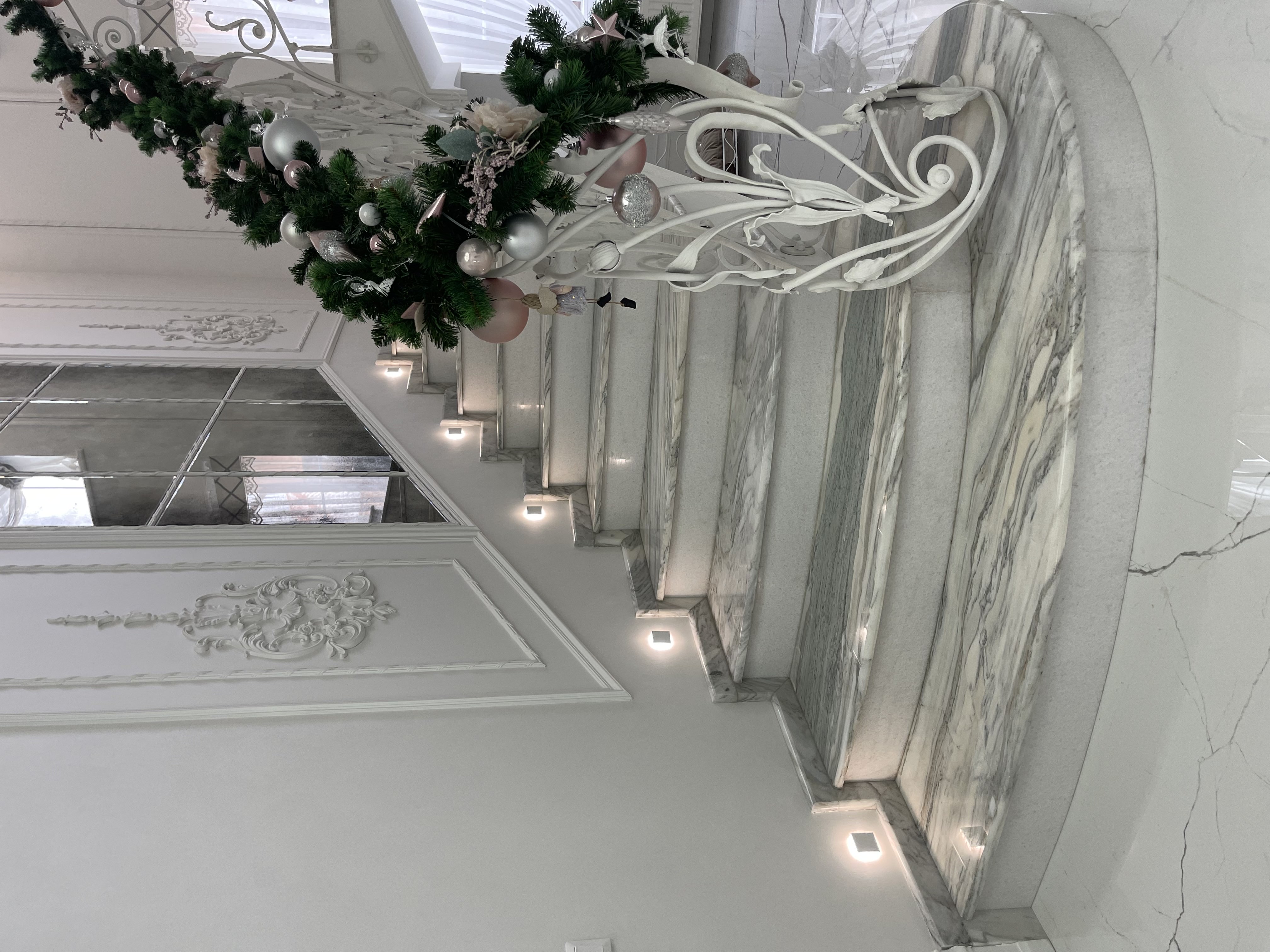 Сходи з мармуру Emerald White