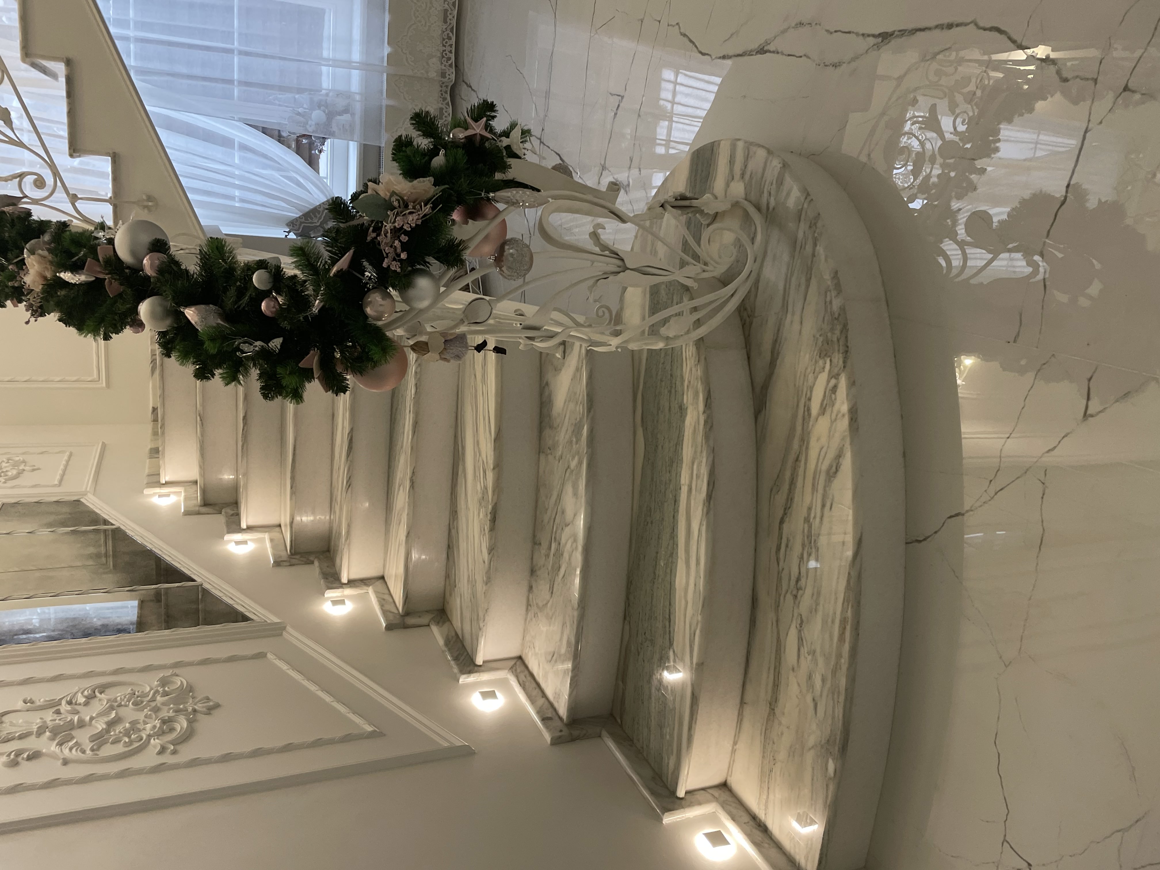 Сходи з мармуру Emerald White